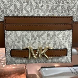 MICHAEL KORS
Reed Large Card Holder Case Wallet 
Vanilla MK Signature 
NWT